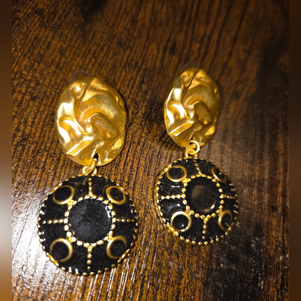 Golden Stella Black & Gold Brilliance Vintage Styled Pierced Earrings - Picture 2 of 11